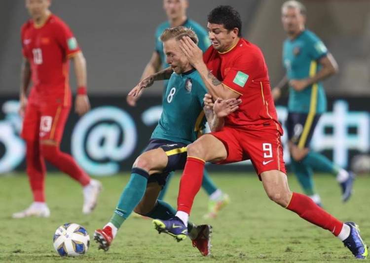 足球欧冠决赛将首次引入AI裁判辅助系统